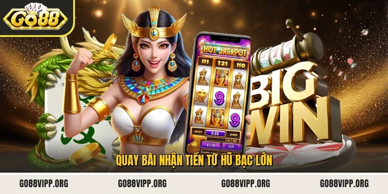 Quay bài nhận tiền từ hũ bạc lớn